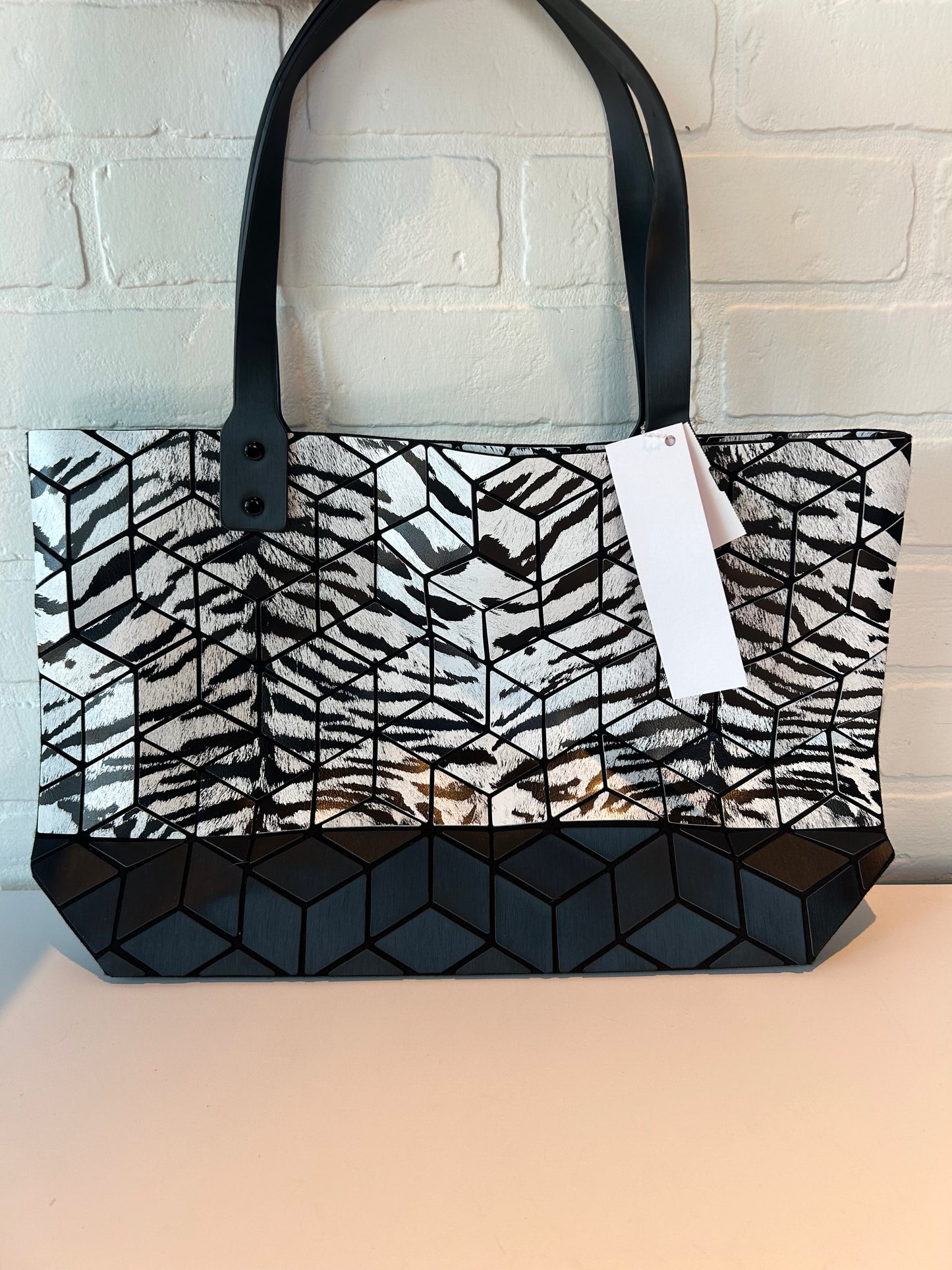 Tote By Clothes Mentor, Size: Medium