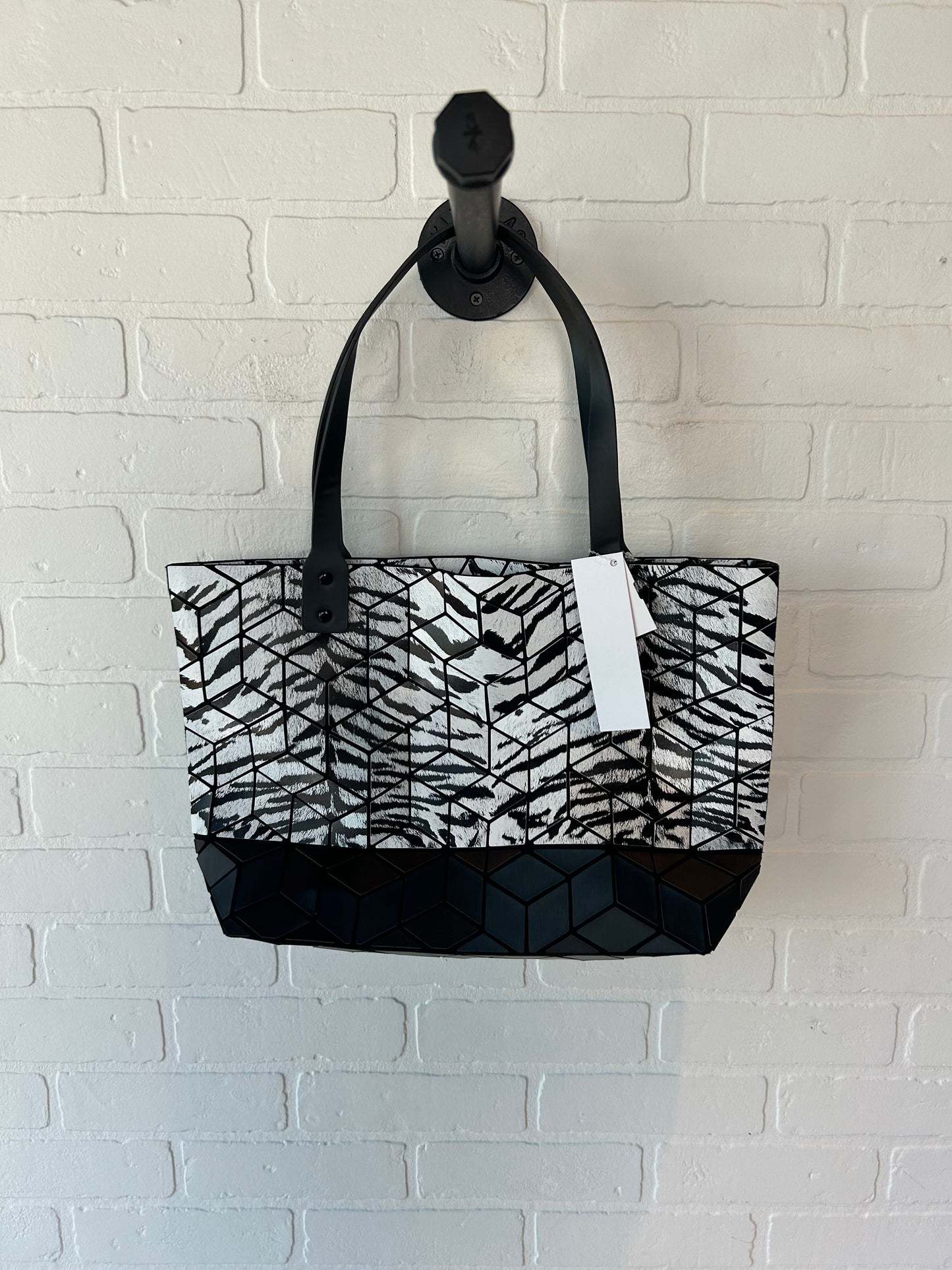 Tote By Clothes Mentor, Size: Medium