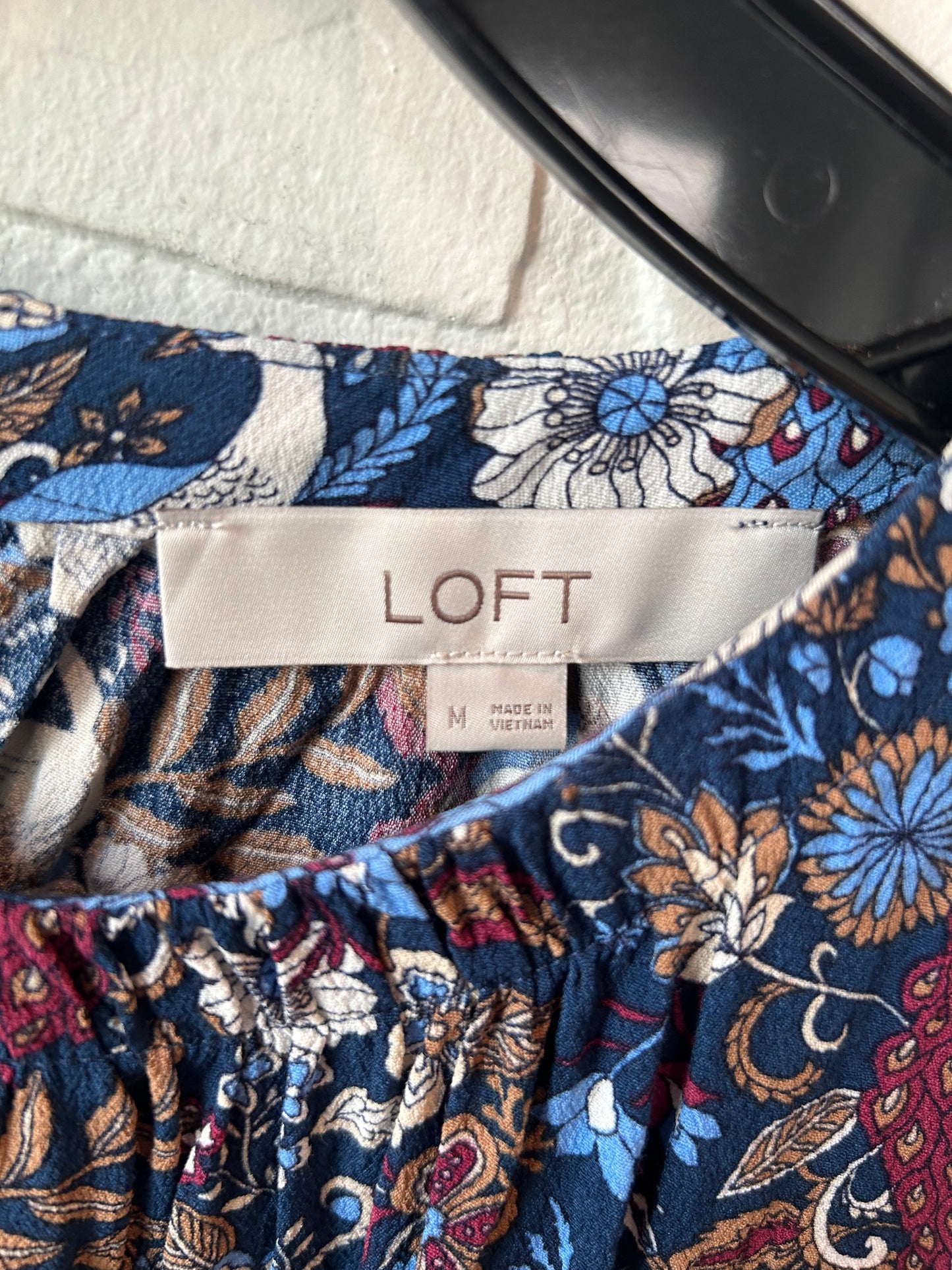 Top Sleeveless By Loft In Blue, Size: M