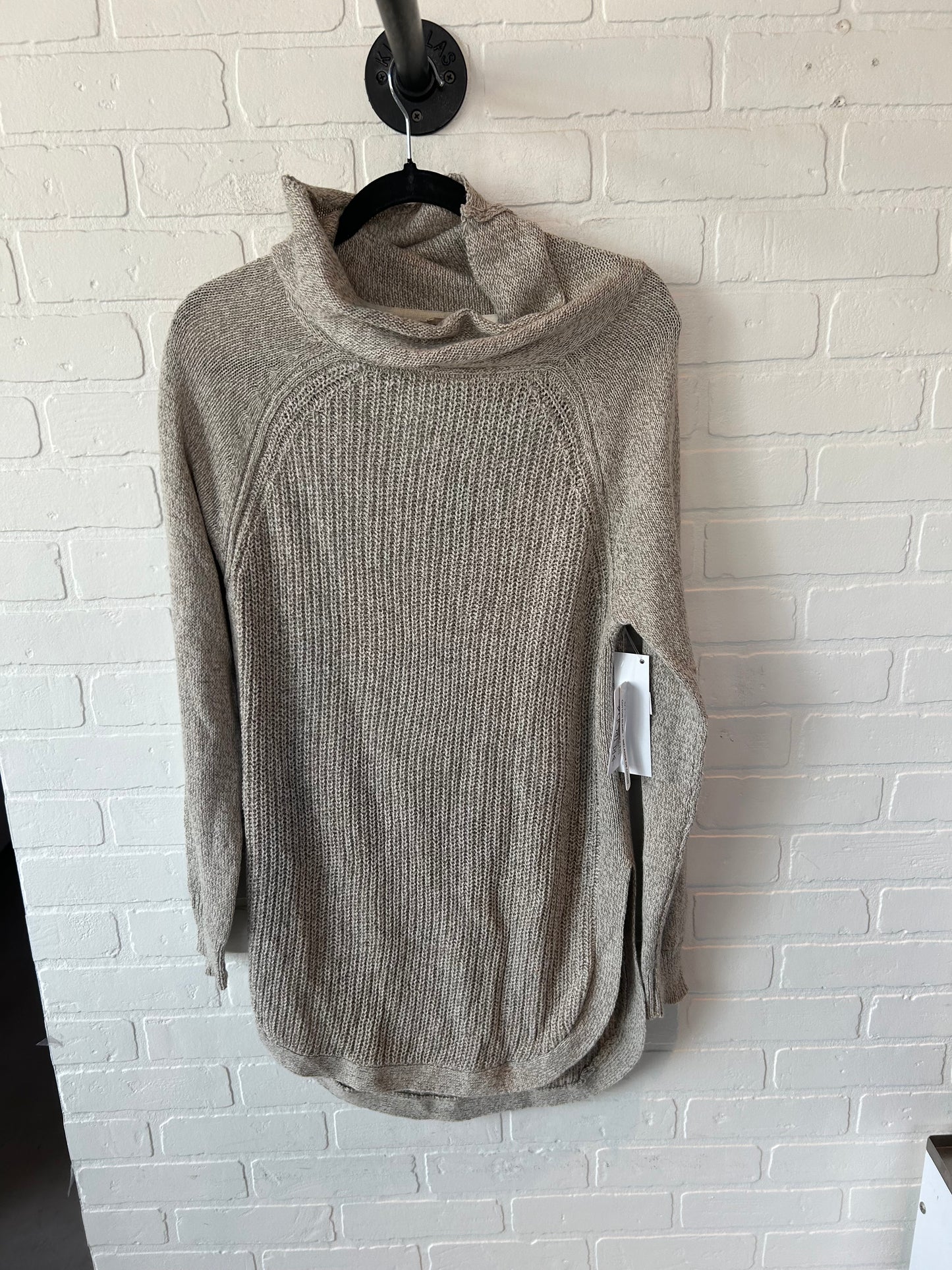 Sweater By Clothes Mentor In Tan, Size: Xl