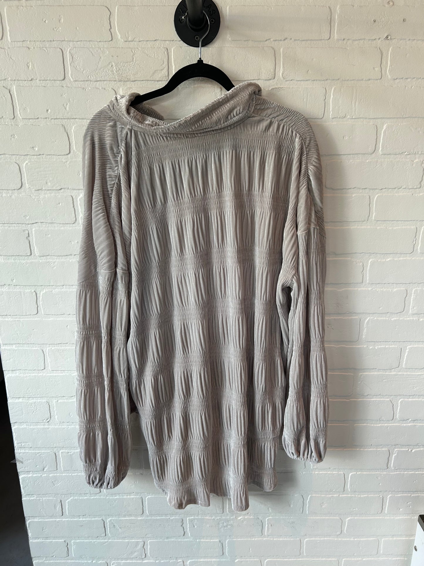 Top Long Sleeve By Free People In Grey, Size: S