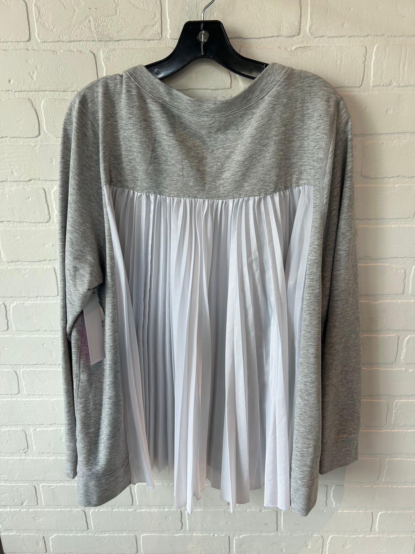 Top Long Sleeve By Livi Active In Grey & White, Size: 1x