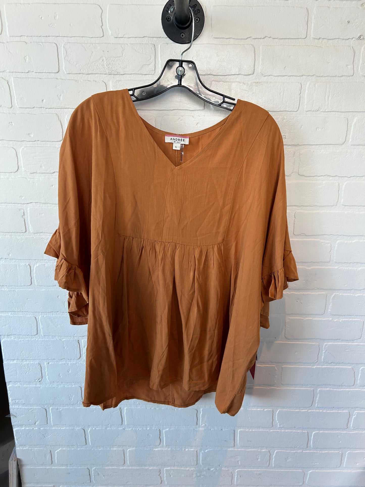 Top Short Sleeve By Andree By Unit In Brown, Size: L