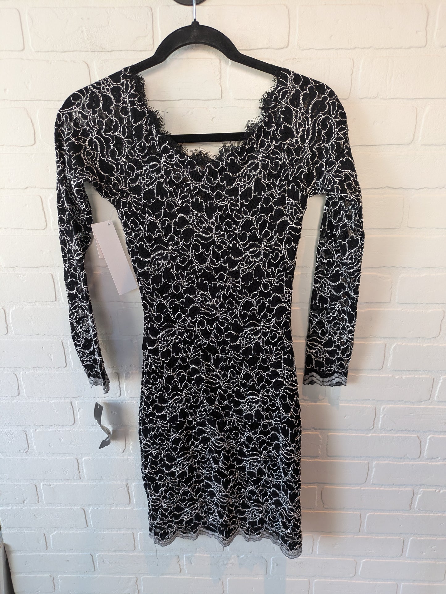 Dress Party Short By Clothes Mentor In Black & White, Size: Xs