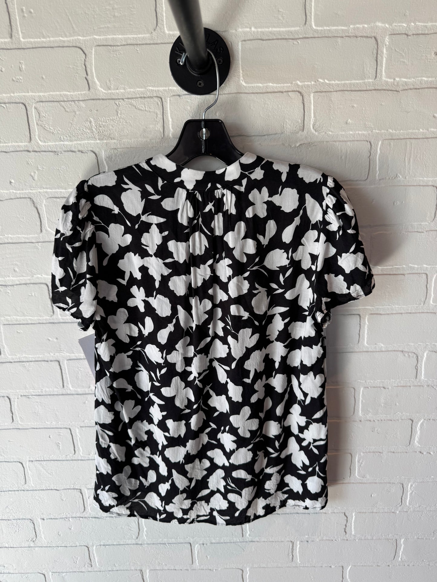 Top Short Sleeve By Cmc In Black & White, Size: M