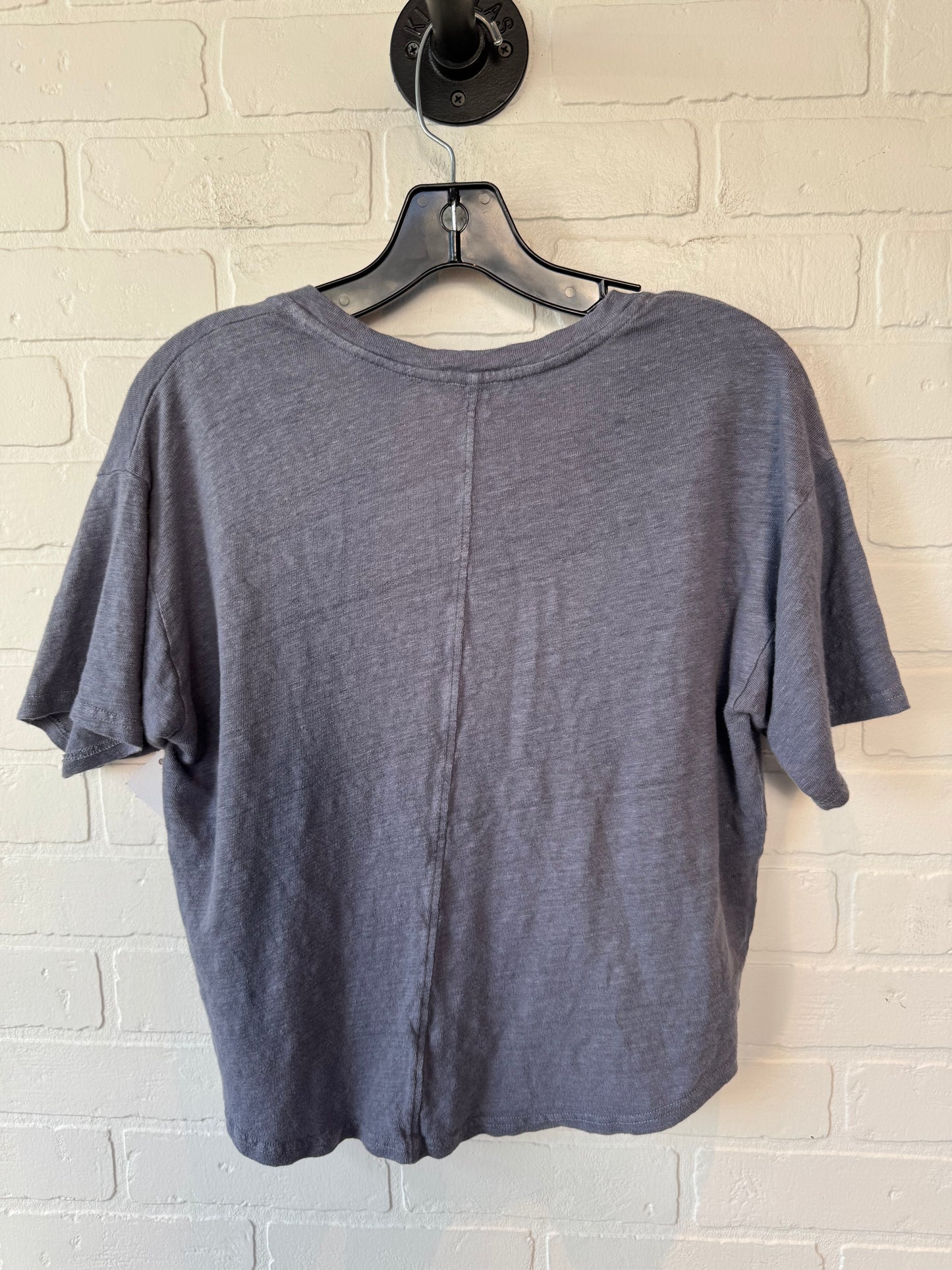 Top Short Sleeve By Faherty In Grey, Size: M