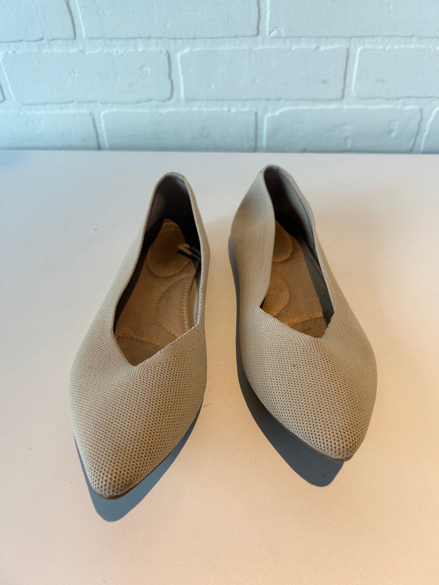 Shoes Flats By Old Navy In Tan, Size: 6.5