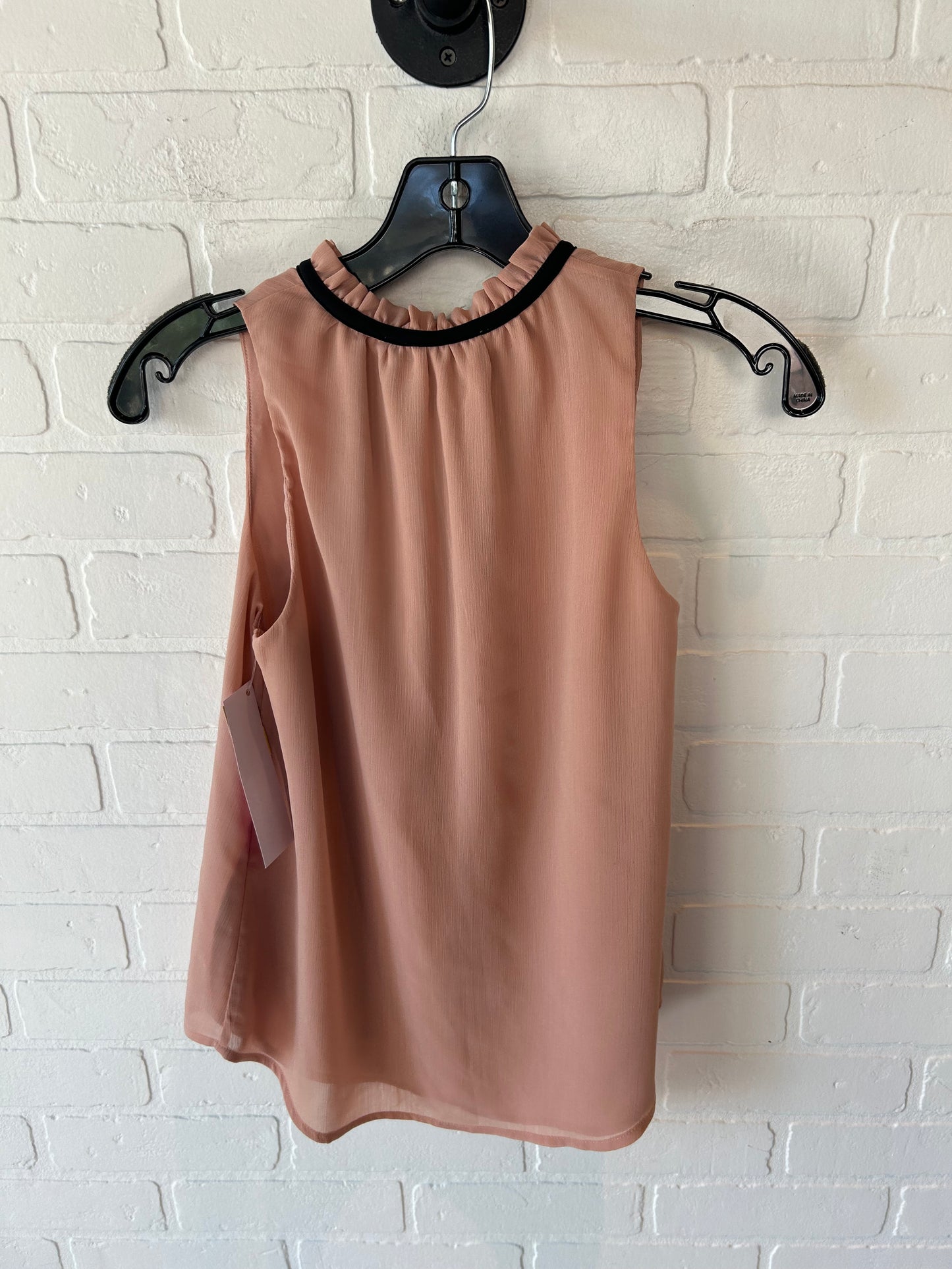 Top Sleeveless By Clothes Mentor In Tan, Size: Xs