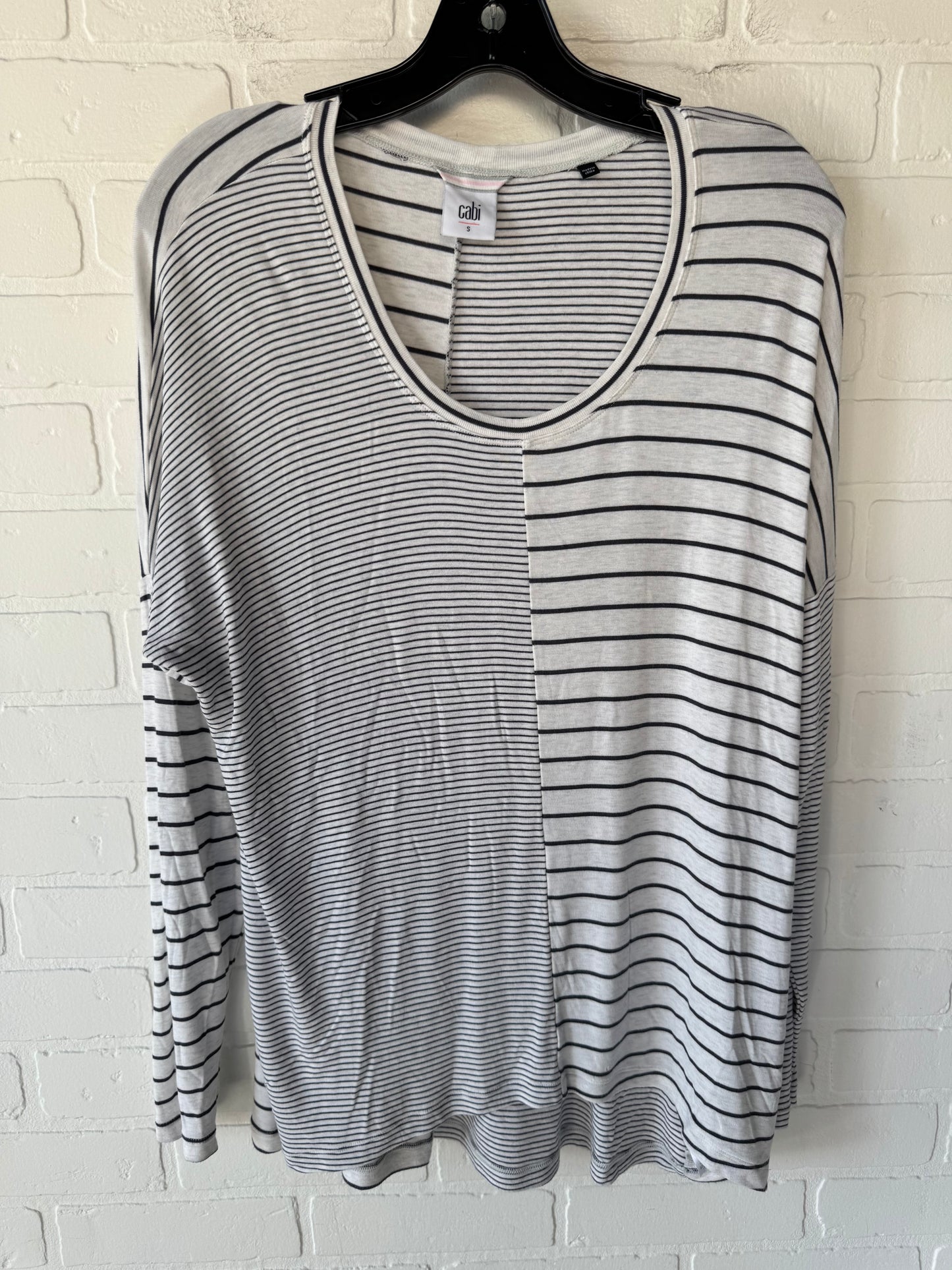 Top Long Sleeve By Cabi In Grey & White, Size: S