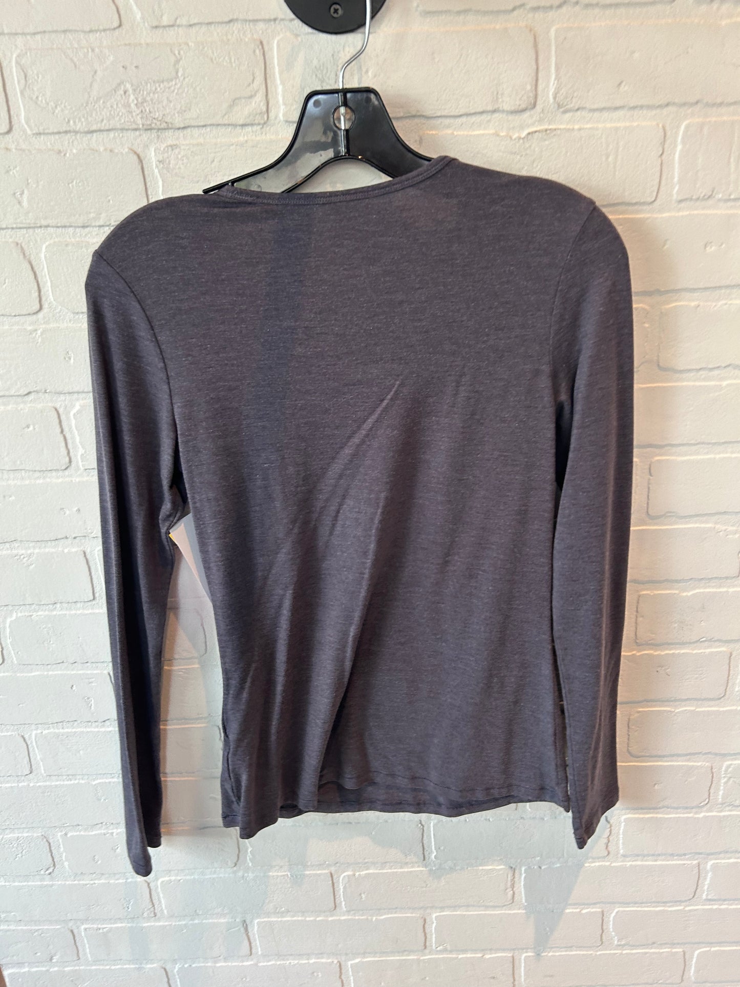 Athletic Top Long Sleeve Crewneck By Fabletics In Grey, Size: S