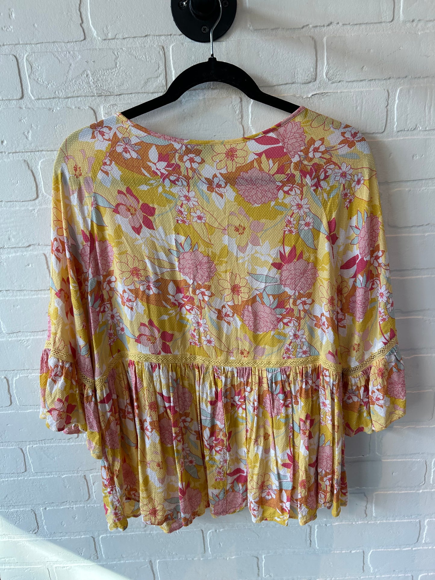 Top Short Sleeve By Torrid In Pink & Yellow, Size: L