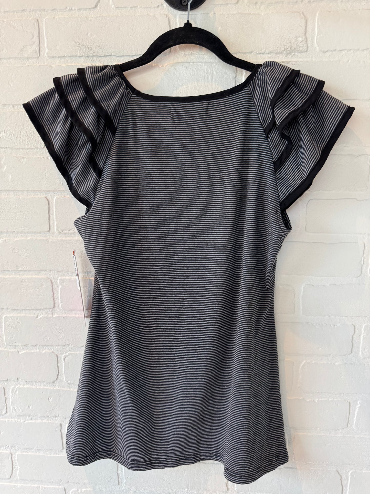 Top Short Sleeve By Clothes Mentor In Black & Grey, Size: M