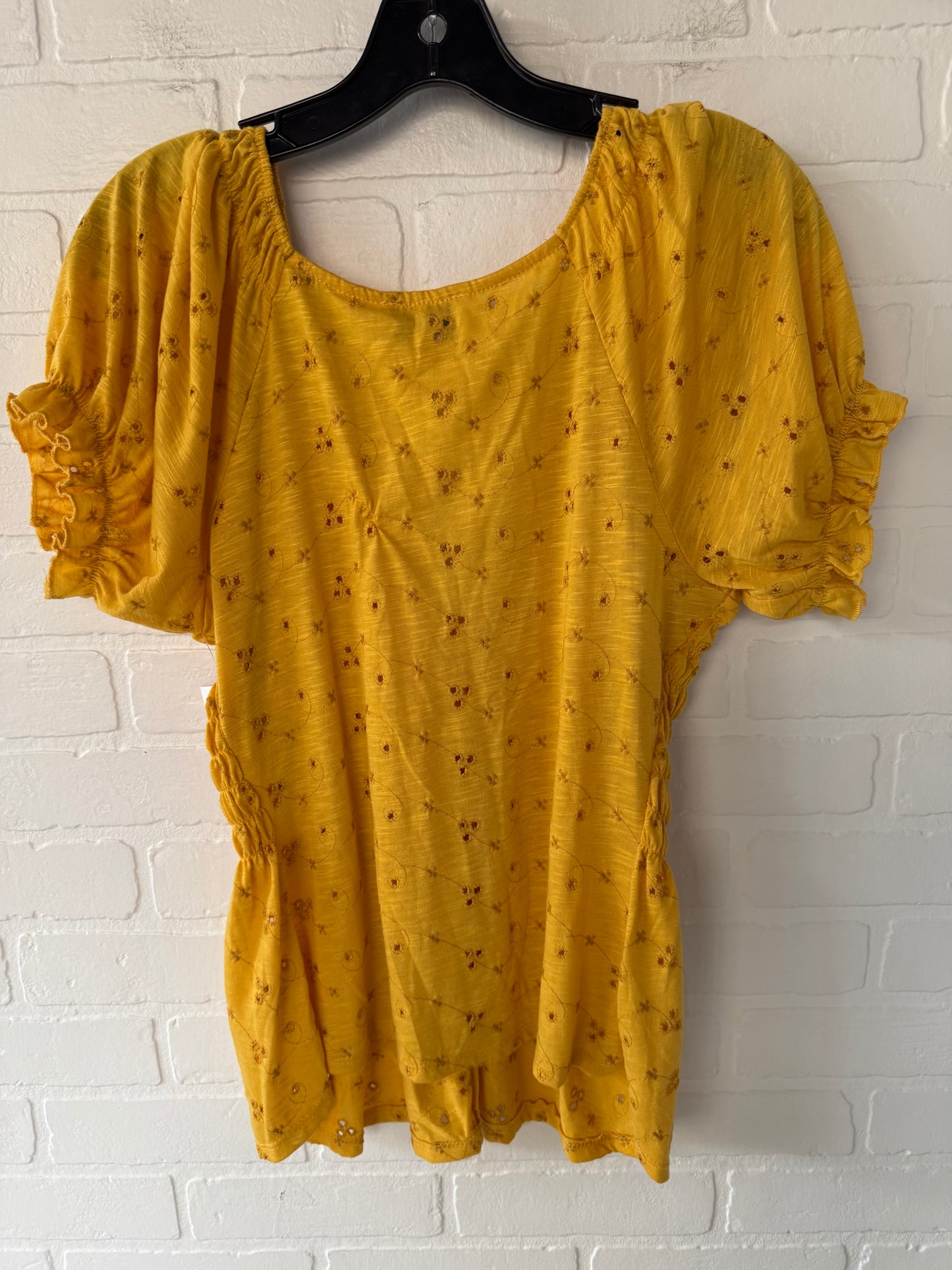 Top Short Sleeve By Clothes Mentor In Yellow, Size: L