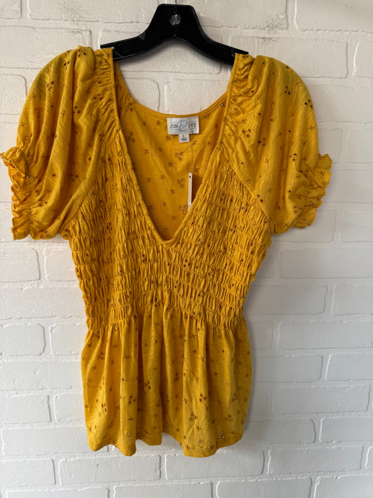 Top Short Sleeve By Clothes Mentor In Yellow, Size: L