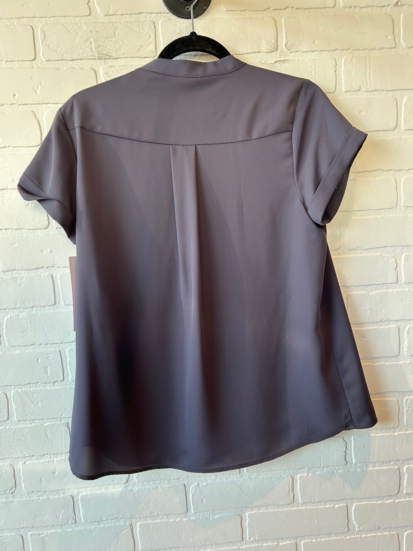 Top Short Sleeve By Simply Vera In Grey, Size: Lp