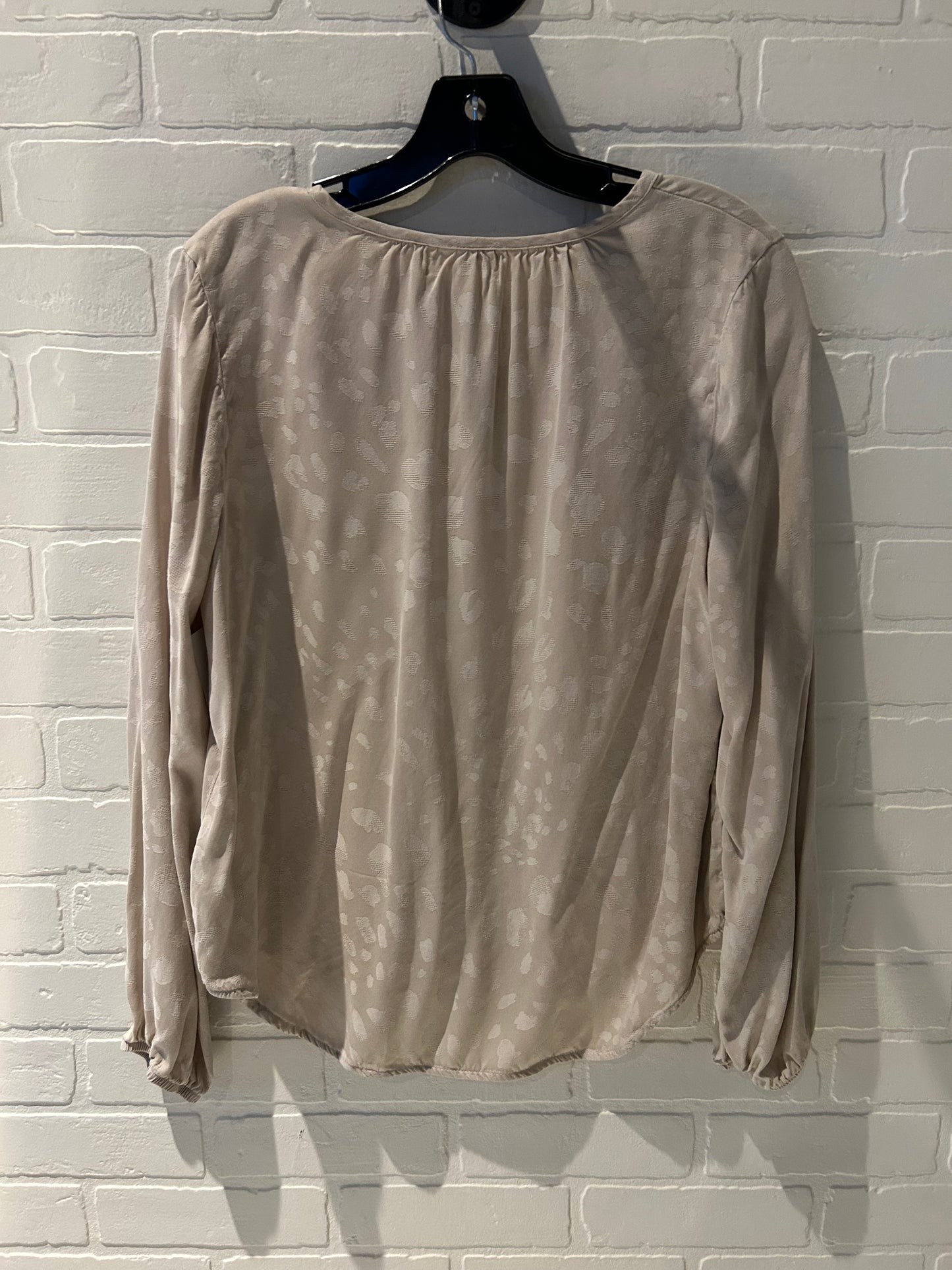 Top Long Sleeve By Cloth & Stone In Tan, Size: M