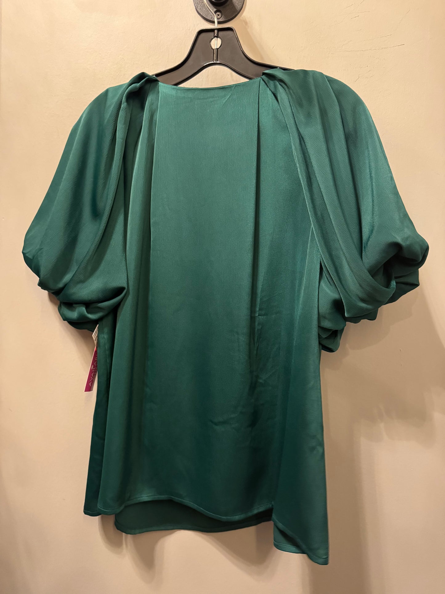 Top Short Sleeve By Entro In Green, Size: M