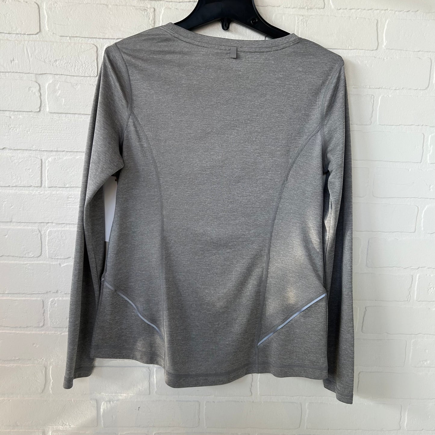 Athletic Top Long Sleeve Crewneck By Fila In Grey, Size: M