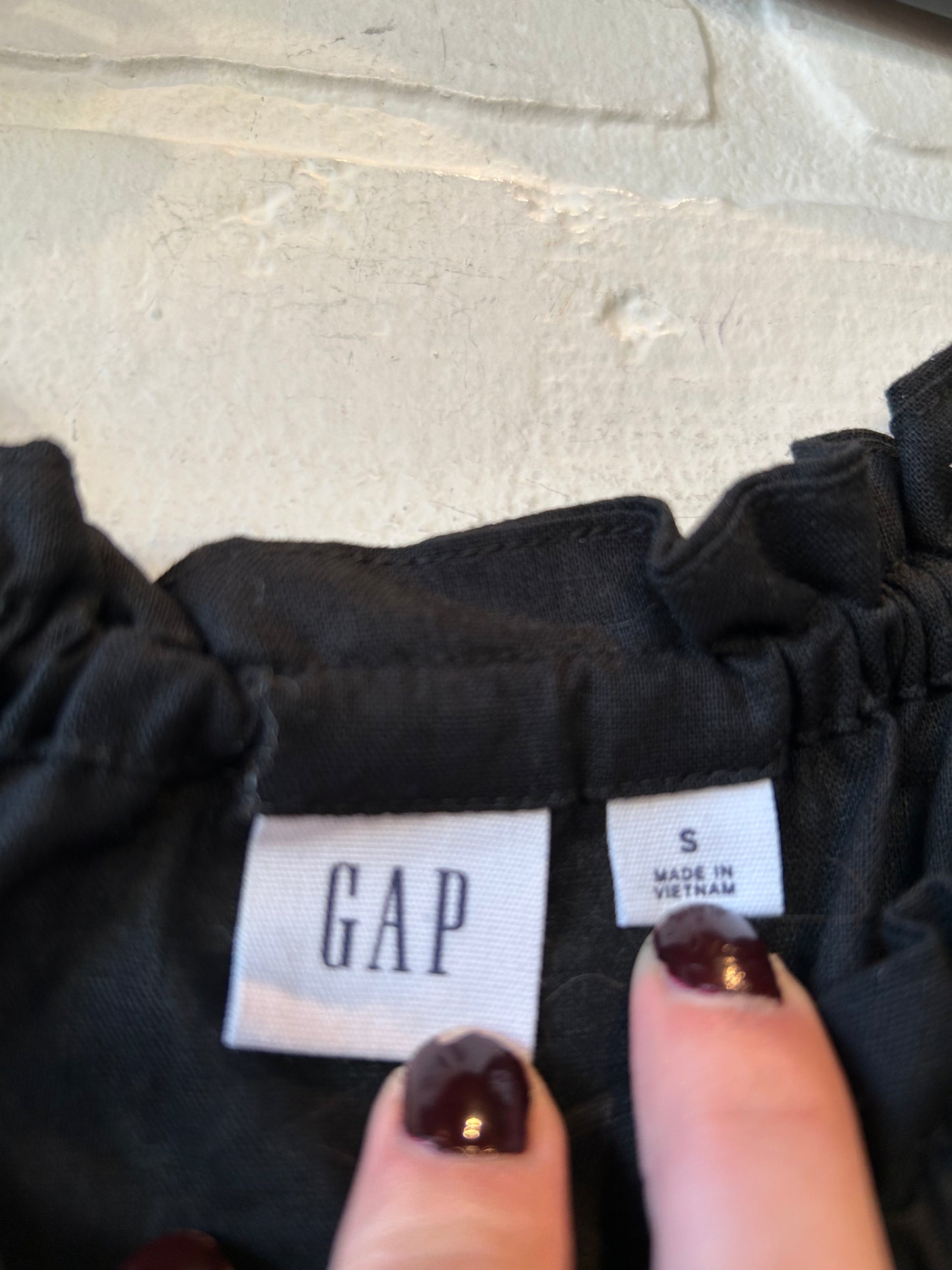 Top Sleeveless By Gap In Black, Size: S