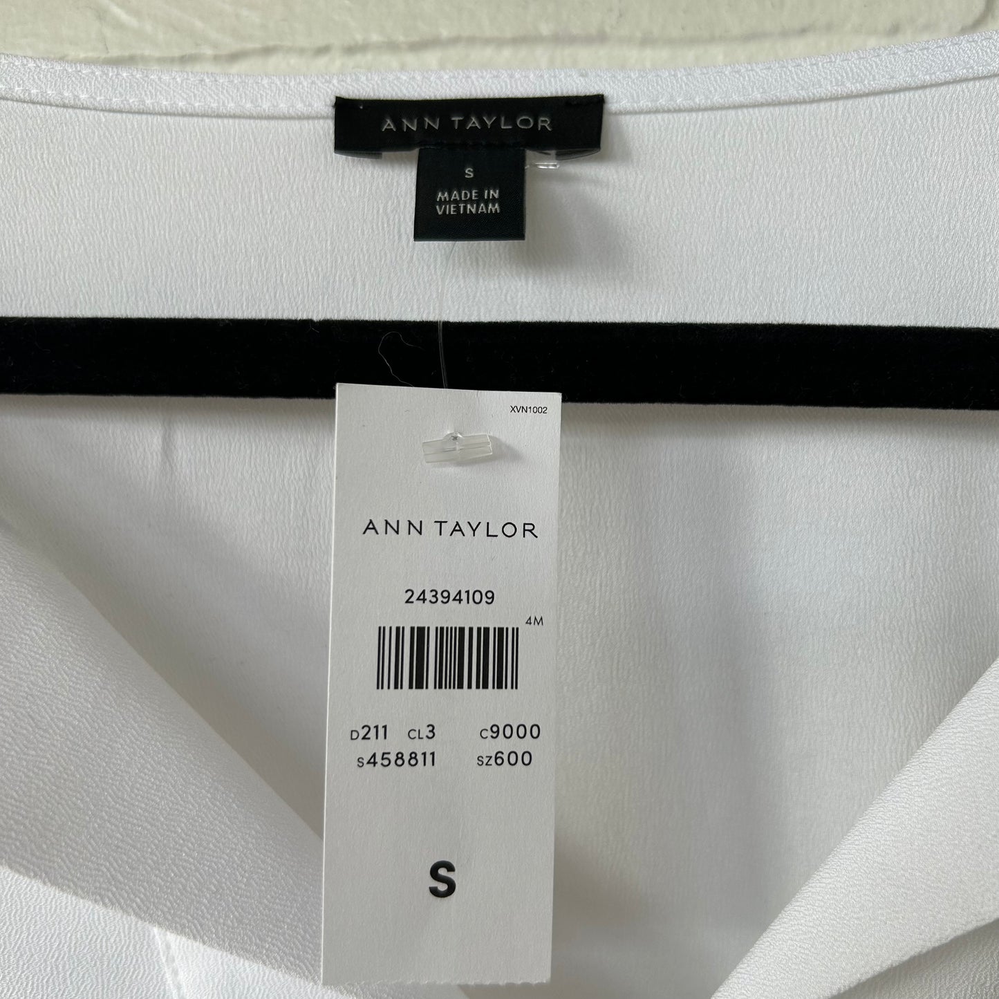 Top Short Sleeve By Ann Taylor In White, Size: S