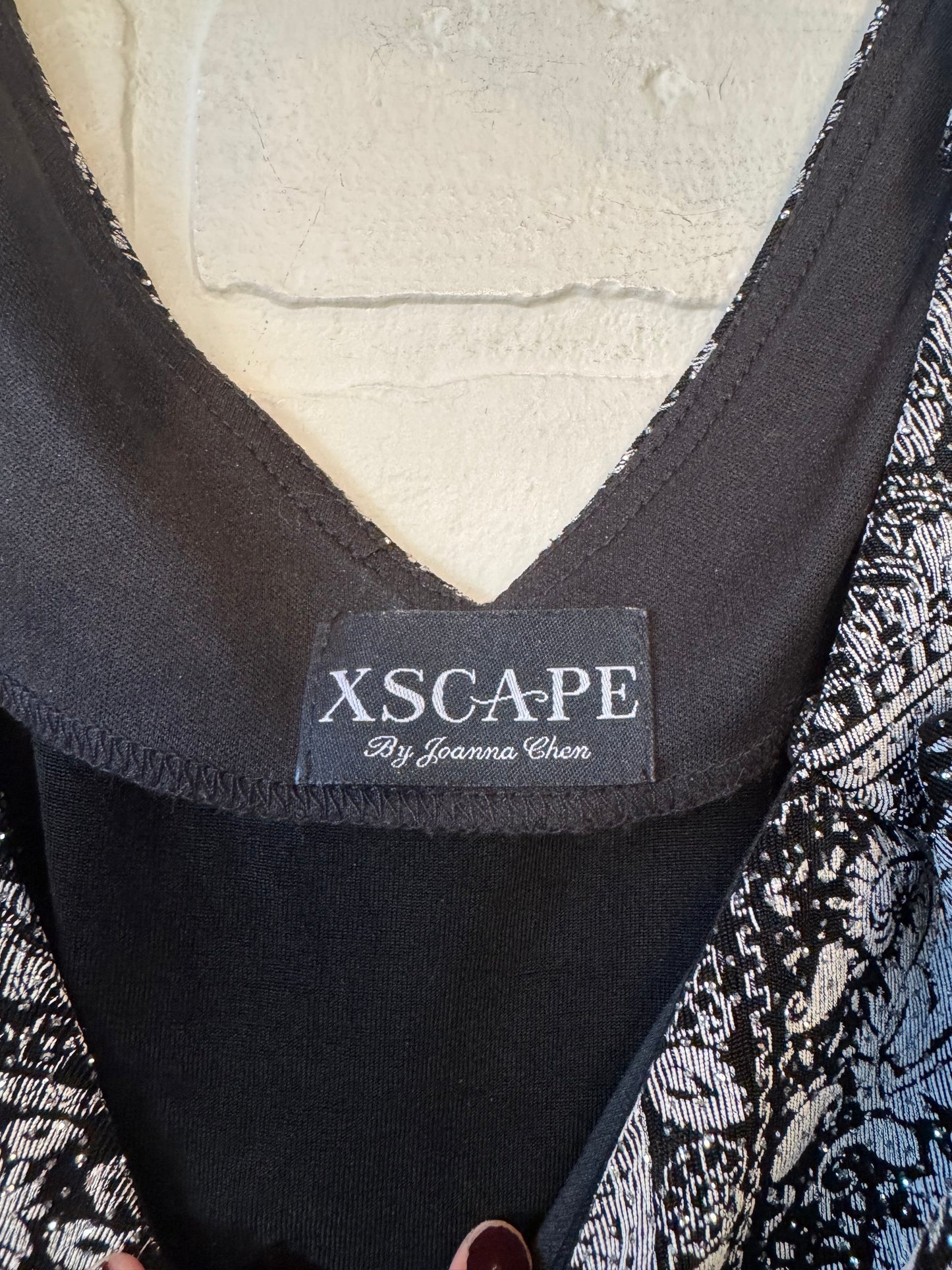 Top Sleeveless By XSCAPE In Black & Silver, Size: Xs