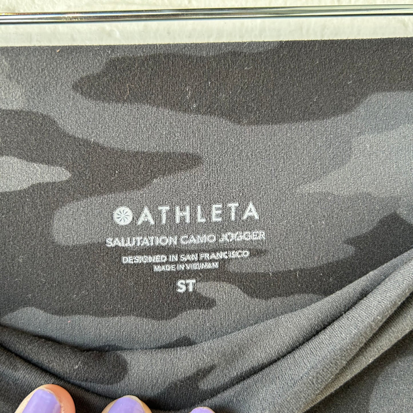 Athletic Pants By Athleta In Grey, Size: 4l