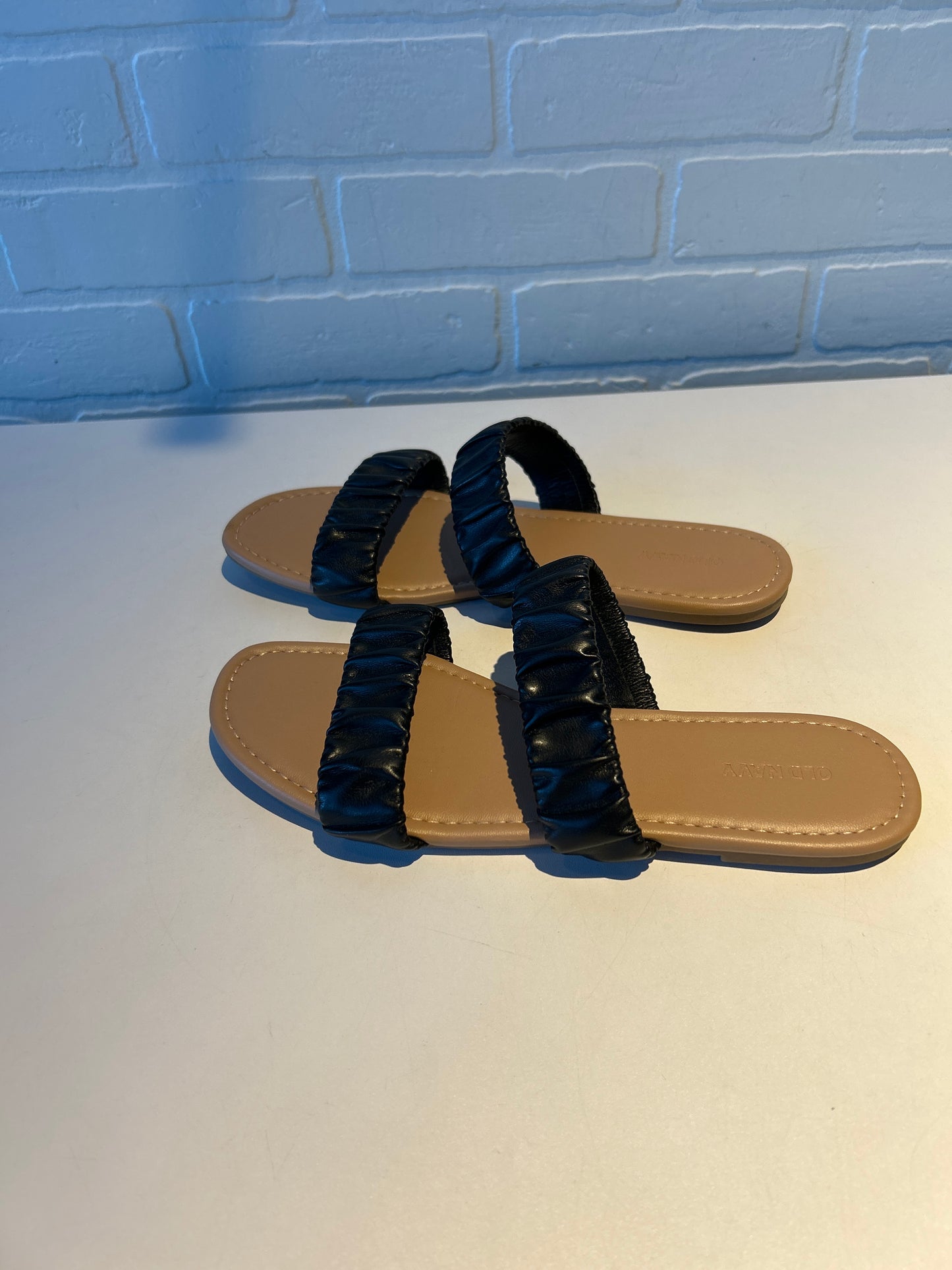 Sandals Flats By Old Navy In Black & Brown, Size: 9