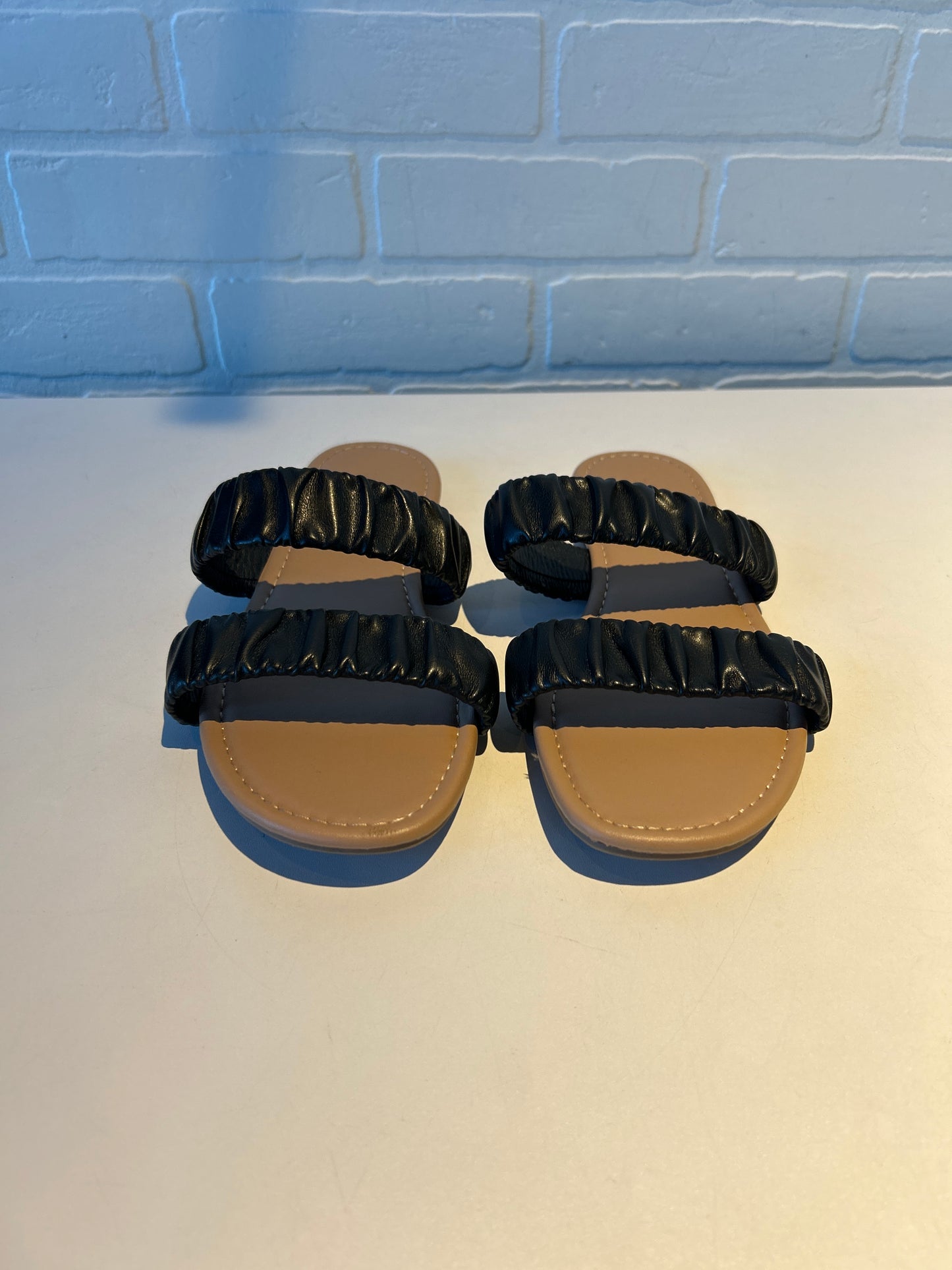 Sandals Flats By Old Navy In Black & Brown, Size: 9