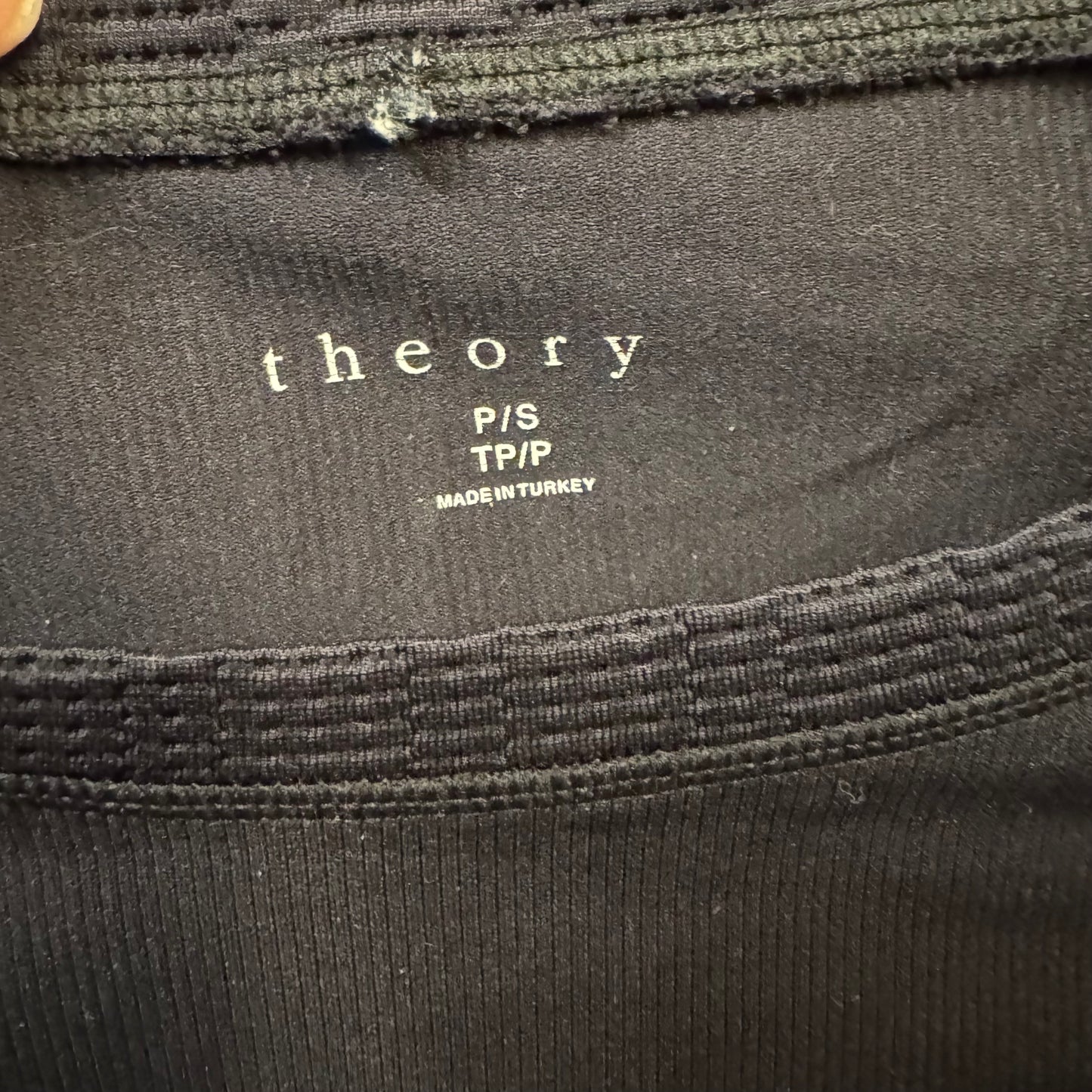 Athletic Top Long Sleeve Crewneck By Theory In Black, Size: S