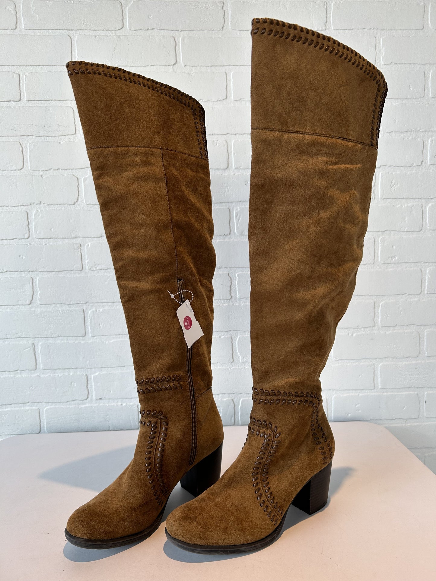 Boots Over-the-knee Heels By Clothes Mentor  Size: 8