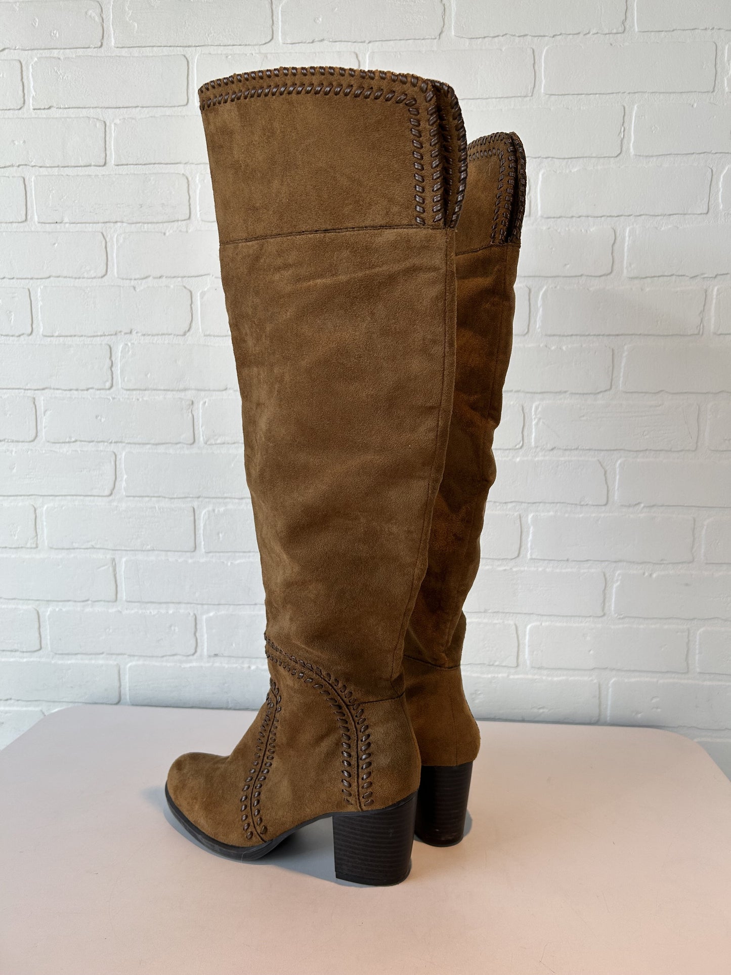 Boots Over-the-knee Heels By Clothes Mentor  Size: 8