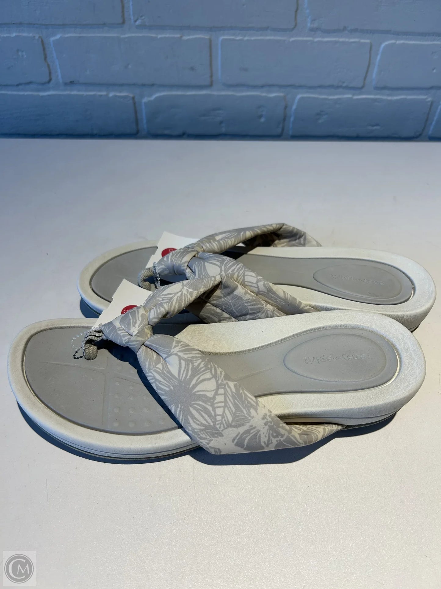Sandals Flip Flops By Easy Spirit In Grey & White, Size: 10