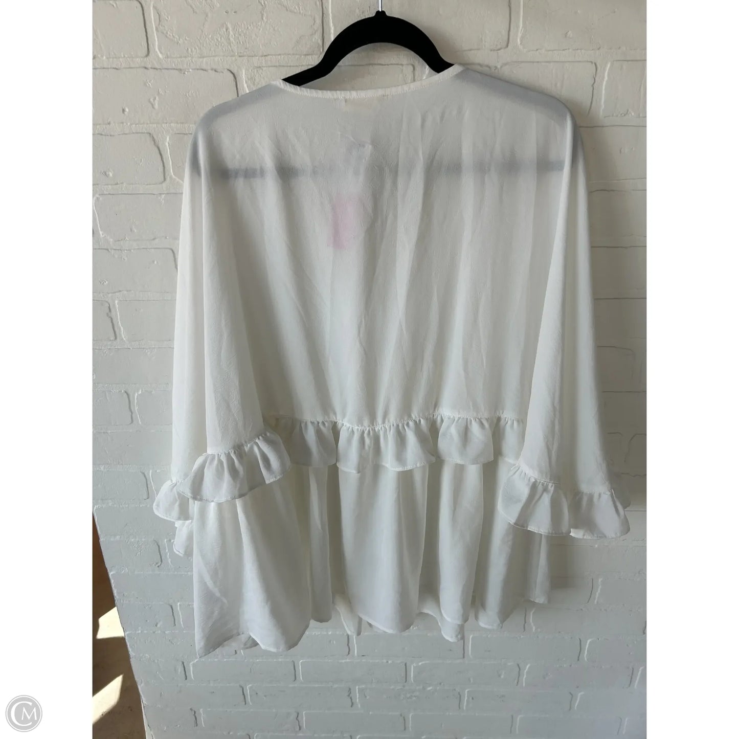 Top Short Sleeve By Entro In White, Size: 1x