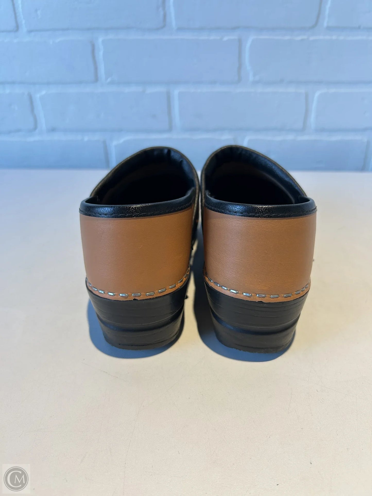 Shoes Flats By Clothes Mentor In Orange, Size: 5.5