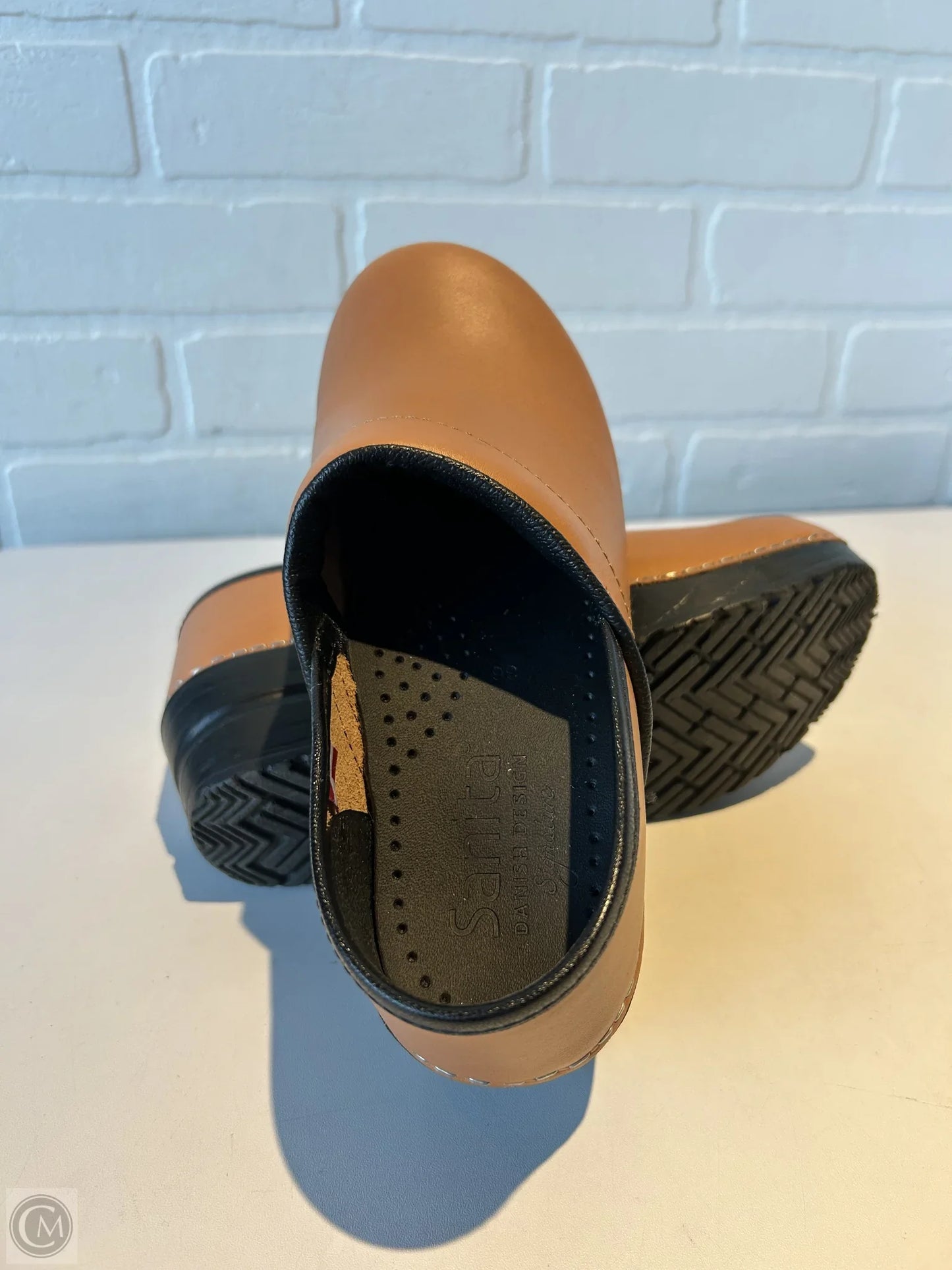 Shoes Flats By Clothes Mentor In Orange, Size: 5.5