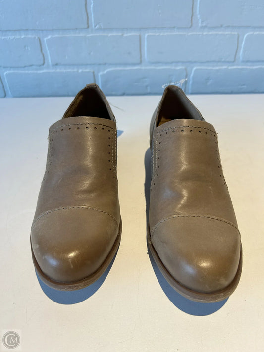Shoes Flats By Korks In Tan, Size: 6