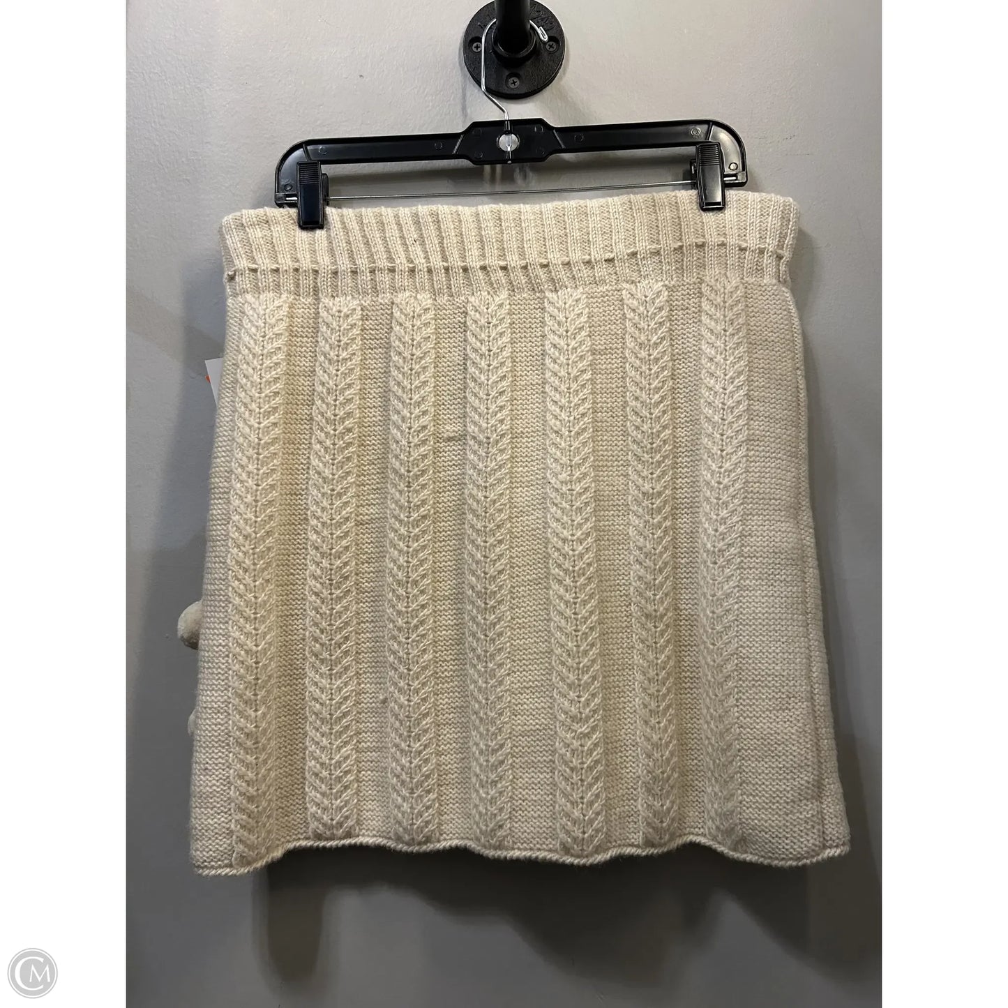 Skirt Mini & Short By  LOST HORIZONS  In Cream & Red, Size: 8
