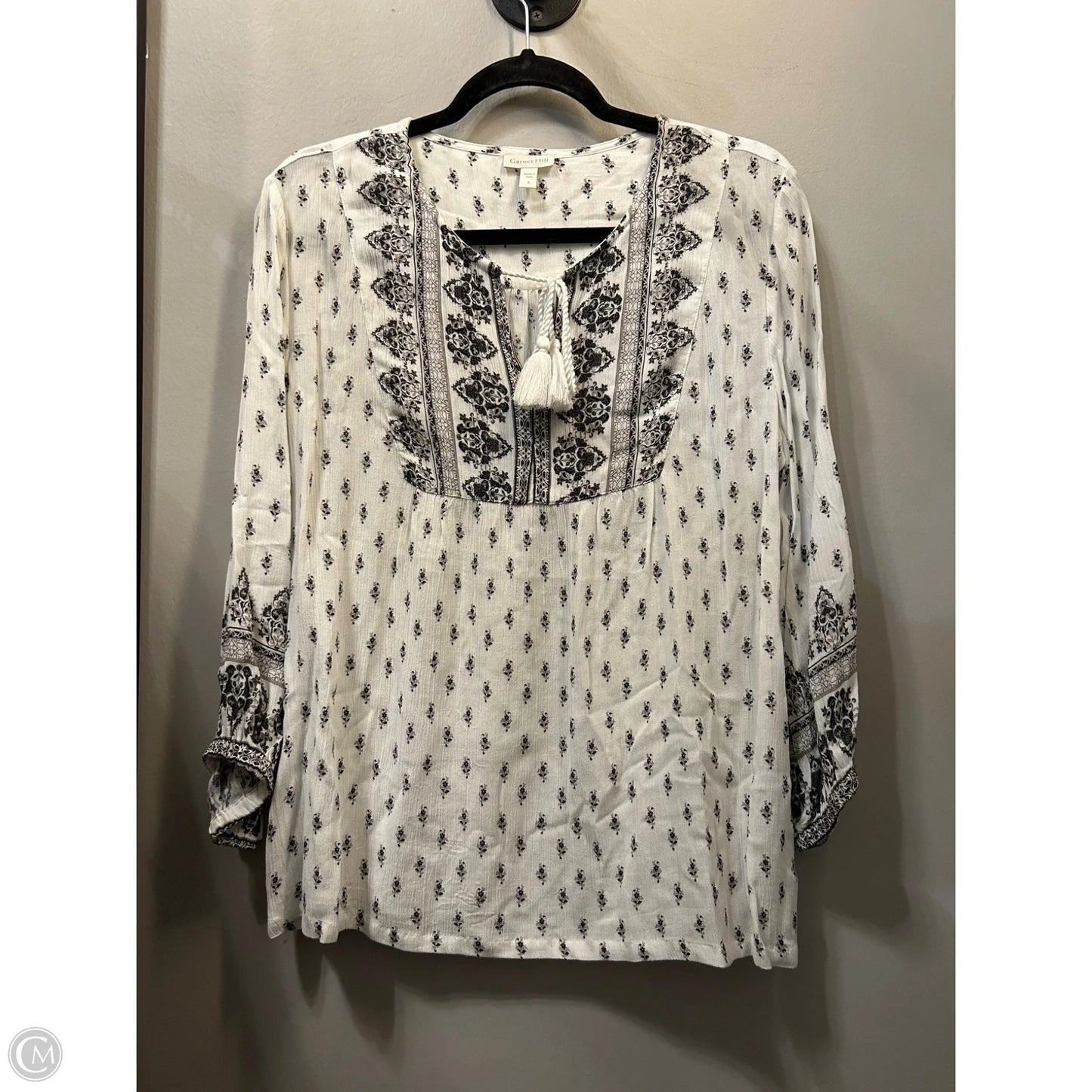 Top Long Sleeve By Garnet Hill In Grey & White, Size: M