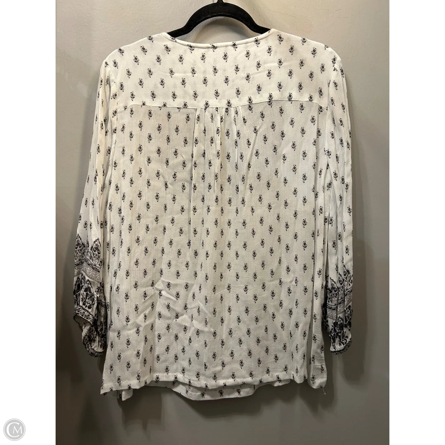 Top Long Sleeve By Garnet Hill In Grey & White, Size: M