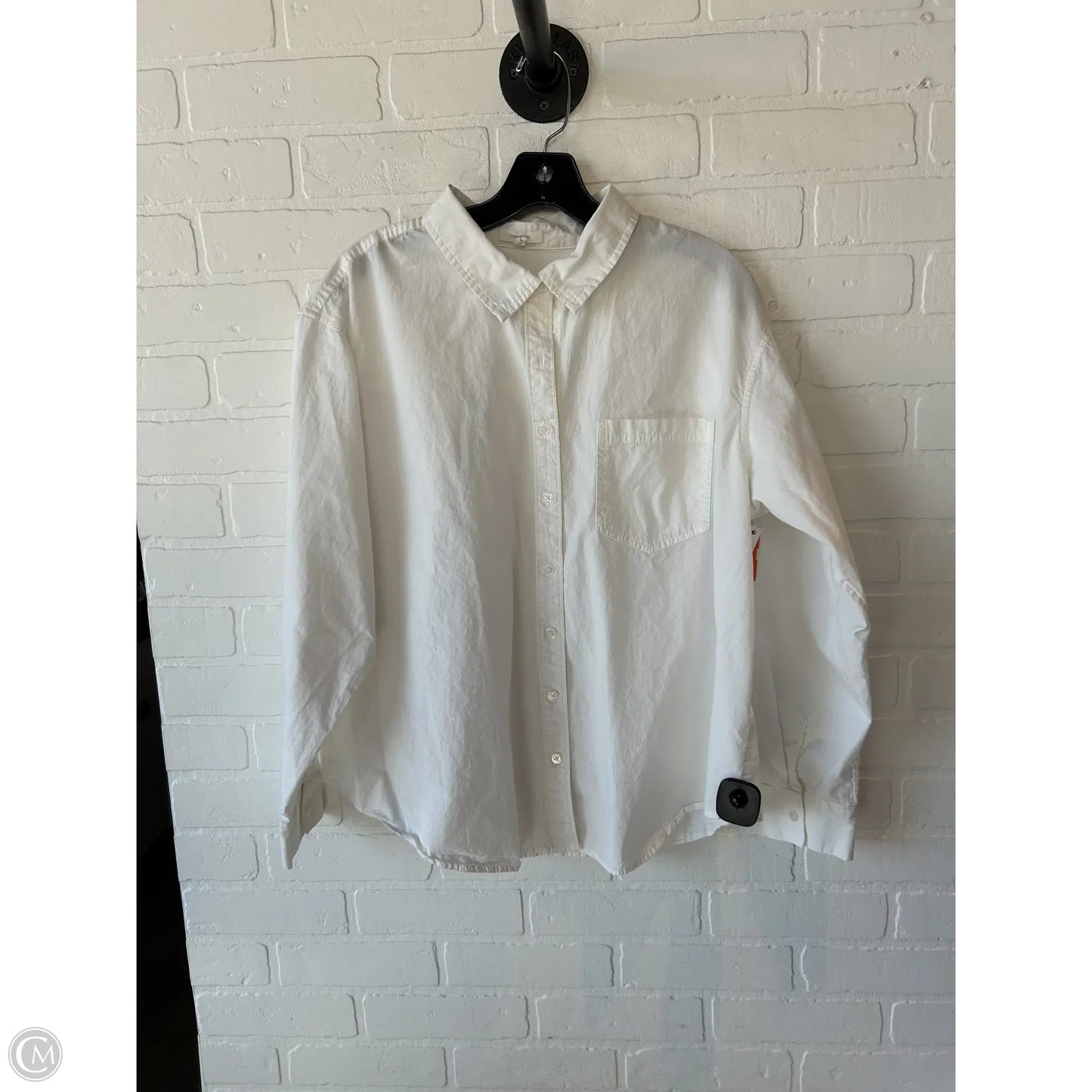 Top Long Sleeve By Maurices In White, Size: L