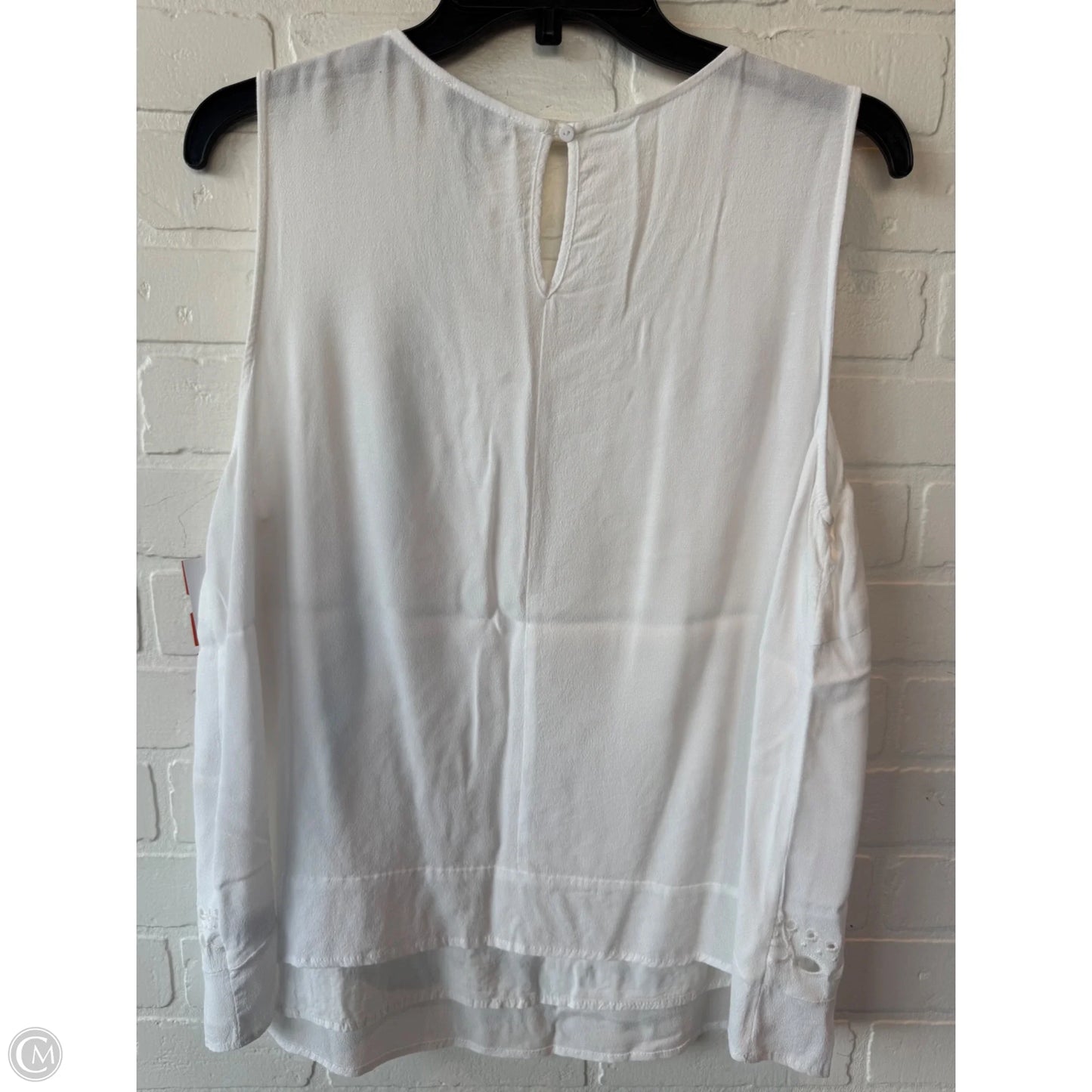 Top Sleeveless By b skies are blue In White, Size: 1x