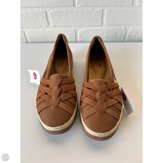 Shoes Flats By Clarks In Brown, Size: 8