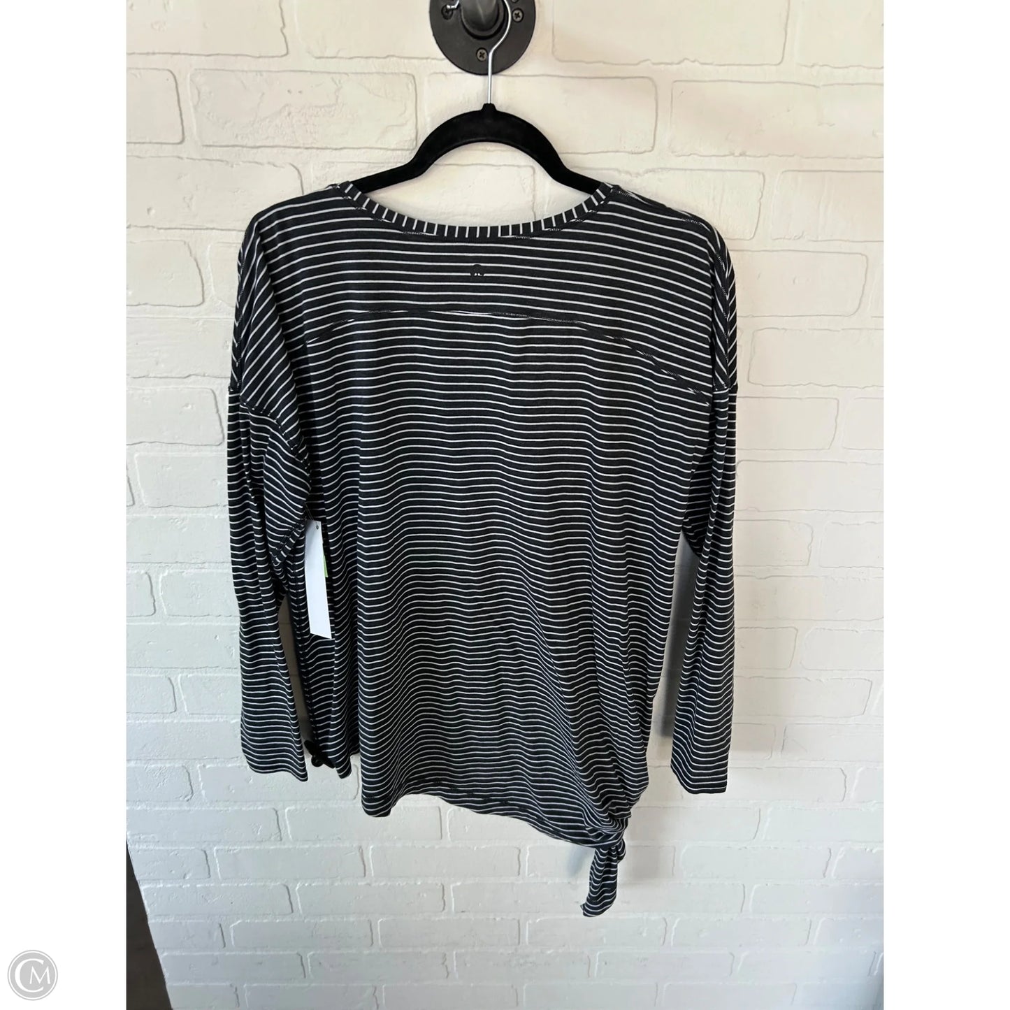 Athletic Top Long Sleeve Crewneck By Lululemon In Grey & White, Size: M