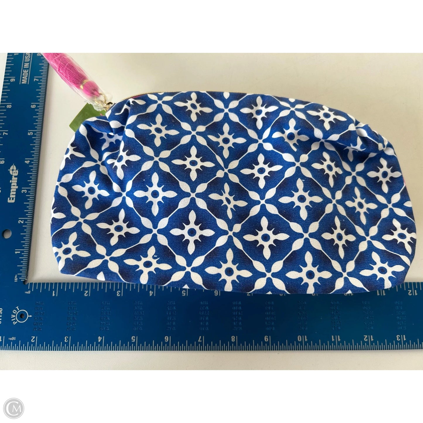 Makeup Bag By Estee Lauder, Size: Medium