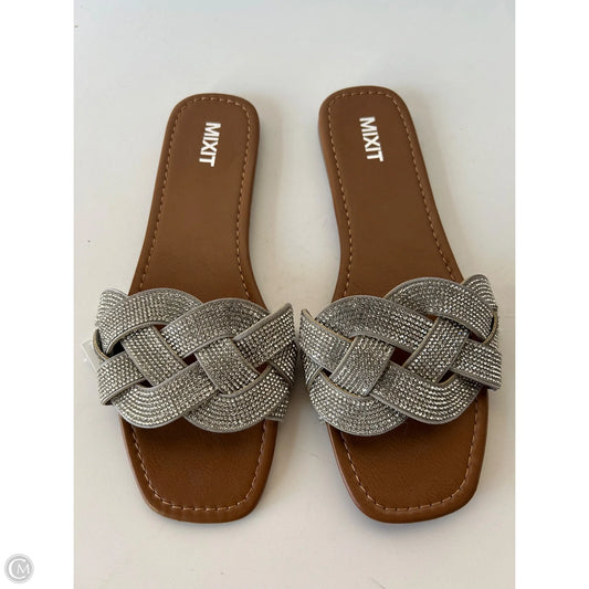 Sandals Flats By Mix It In Silver & Tan, Size: 8.5