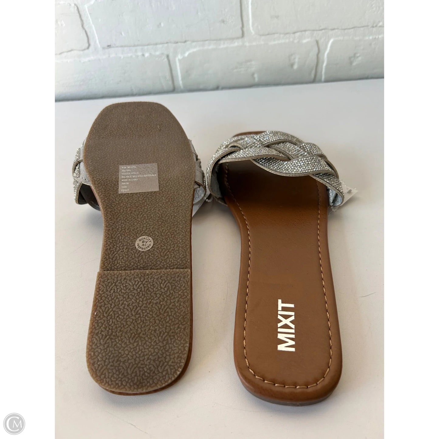 Sandals Flats By Mix It In Silver & Tan, Size: 8.5