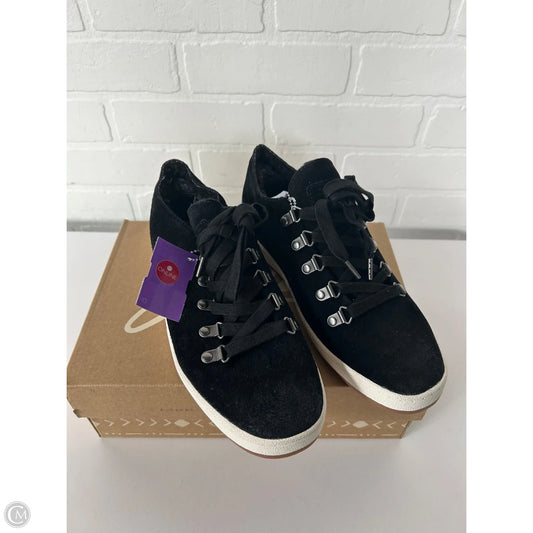 Shoes Sneakers By Clothes Mentor In Black & White, Size: 7.5