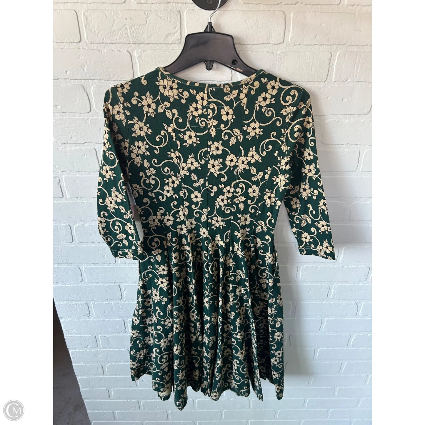 Dress Casual Short By Clothes Mentor In Green & Yellow, Size: M