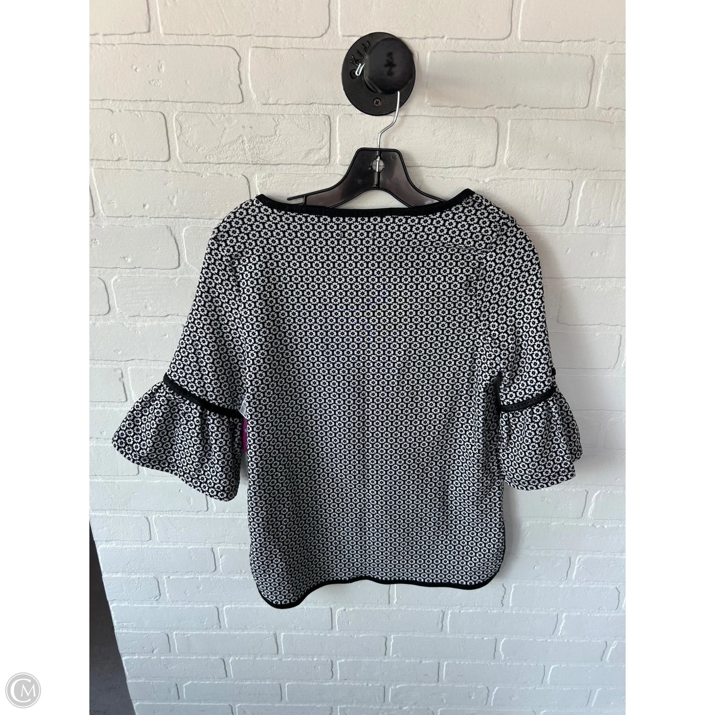 Top Short Sleeve By Max Studio In Black & White, Size: S