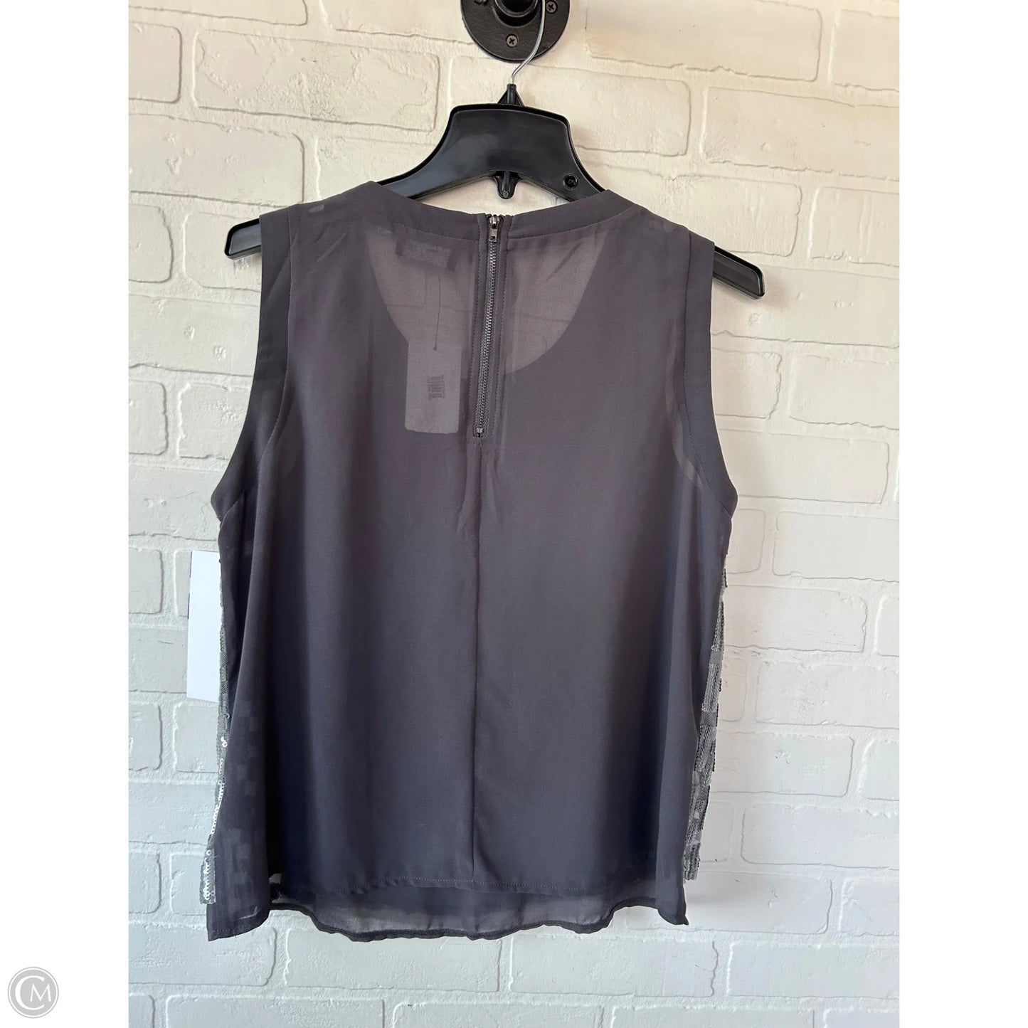 Top Sleeveless By Astr In Grey, Size: L